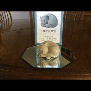 1986 Retired Franklin Mint "Netsuke" Cat from The Curio Cabinet Cats Collection